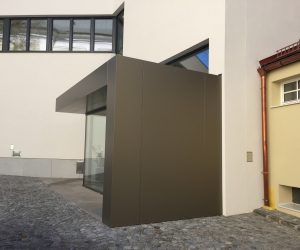Titel Beschriftung